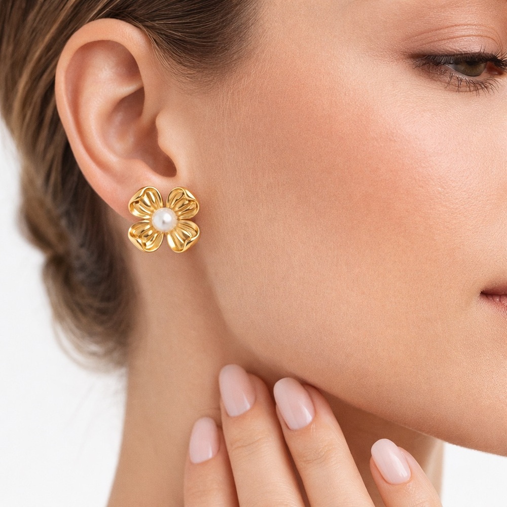 Vintage Trifari Gold Flower Pearl Gold Stud Earrings Signed Designer 4-Petal